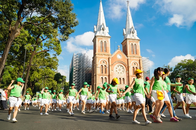 Hơn 8.000 người tham gia Ngày chạy Olympic