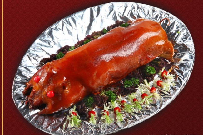 Heo sữa quay nguyên con giá từ 1 triệu đồng tại Shang Garden