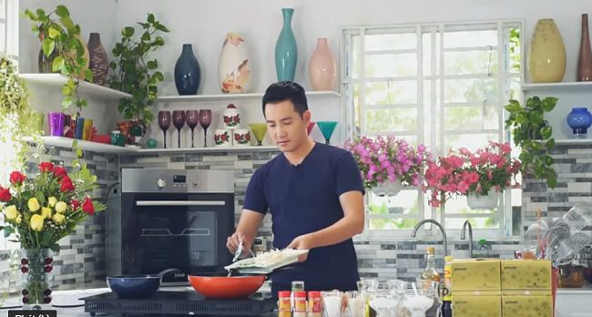 Cơm chiên tôm Hong Kong cho buổi tối bận rộn