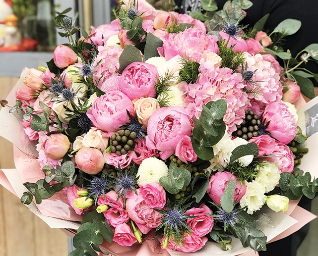 Nhiều loại hoa ngoại nhập cho dịp 8/3