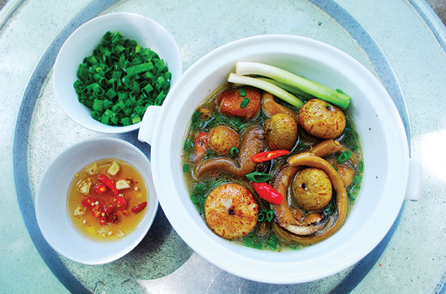 Thơm bùi món lươn vàng om với quả sung - Sài Gòn Tiếp Thị