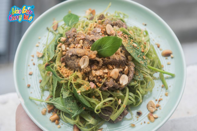 Vào bếp cùng mẹ: 5 bước hoàn thành món gỏi bò rau muống thơm ngon