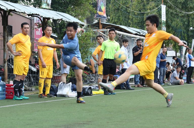 Đã xác định 4 đội vào bán kết Cúp Thắng Lợi bảng Nam Doanh nhân