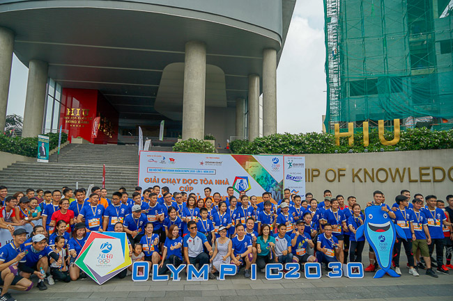 Hơn 150 VĐV tham gia chạy dọc tòa nhà tranh cúp Doanh chủ-BMC