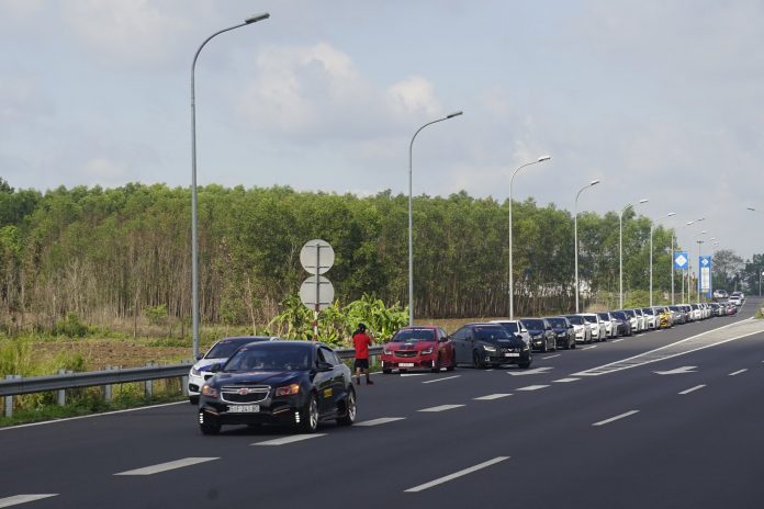 Hội xe Cruze Sài Gòn tặng khẩu trang, bảo hiểm Covid-19 cho thành viên Hội xe Cruze Sài Gòn tặng khẩu trang, bảo hiểm Covid-19 cho thành viên