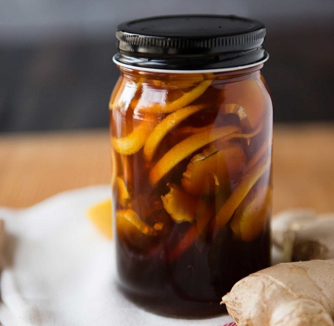 Làm dịu cơn ho với nước chanh gừng ngâm mật ong