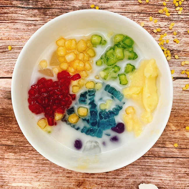 Bắt mắt chè sương sa hạt lựu cầu vồng, màu đều từ thành phần tự nhiên