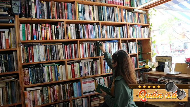 Uống cà phê, trả tiền bằng… sách Uống cà phê, trả tiền bằng… sách