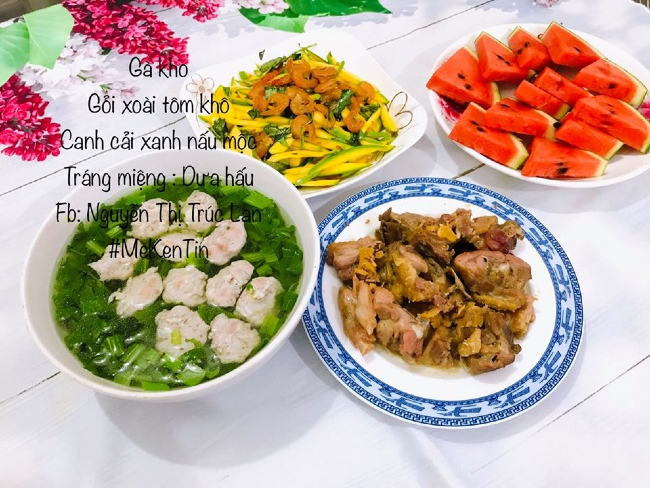 Trưa nay ăn gì: đậm đà mâm cơm cuối tuần với gà ta kho gừng, gỏi xoài chua ngọt Trưa nay ăn gì: đậm đà mâm cơm cuối tuần với gà ta kho gừng, gỏi xoài chua ngọt