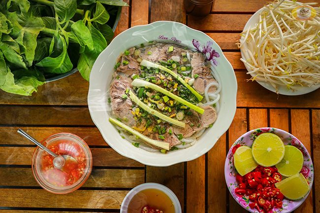 Trưa nay ăn gì: bánh canh bắp bò cho bữa trưa đầu tuần đầy dinh dưỡng