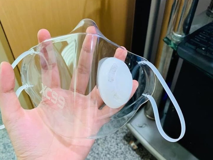 Khẩu trang độc lạ, tấm chắn trong suốt… hút hàng