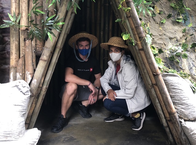 Trải nghiệm gõ kẻng, đội mũ rơm, nấp trong hầm chữ A tại di tích nhà tù Hỏa Lò