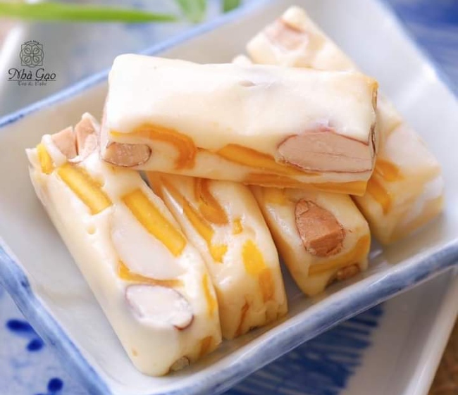 Kẹo nougat nhà làm hút khách dịp cận Tết