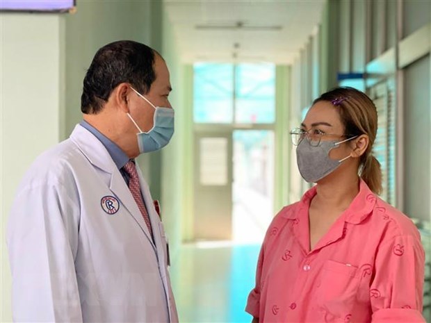 Phẫu thuật thành công ca bệnh có khối u 2,2 kg, lớn nhất Việt Nam Phẫu thuật thành công ca bệnh có khối u 2,2 kg, lớn nhất Việt Nam