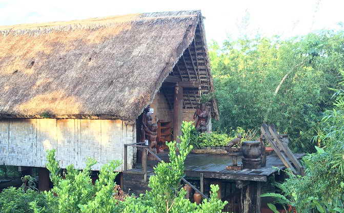 Mái nhà sàn ở Ko Tam