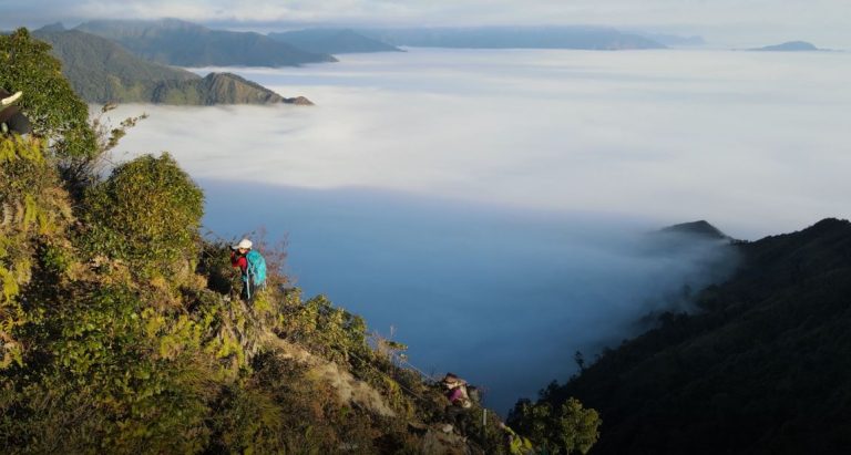 Ngắm mây và những du khách “săn” mây Tà Xùa Ngắm mây và những du khách “săn” mây Tà Xùa