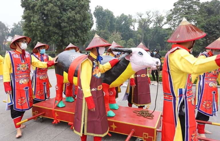 Tái hiện lễ ”Tiến Xuân ngưu”: Đuổi Đông lạnh giá, đón Xuân ấm no