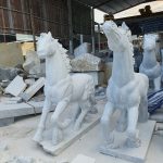 Những chú ngựa đá cẩm thạch trắng Nghệ An