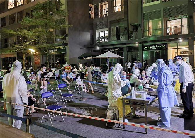 TPHCM yêu cầu cách ly tại nhà người đến 44 điểm có Covid-19
