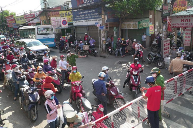 Người dân Gò Vấp tạm đi lại bình thường ngày 31-5 nhưng phải khai báo y tế