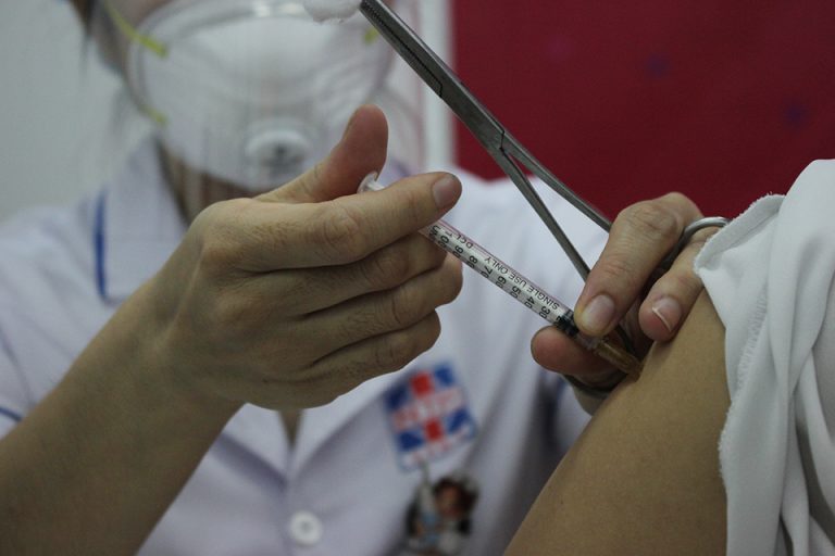 Bùng nổ dịch vụ xét nghiệm kháng thể Covid-19