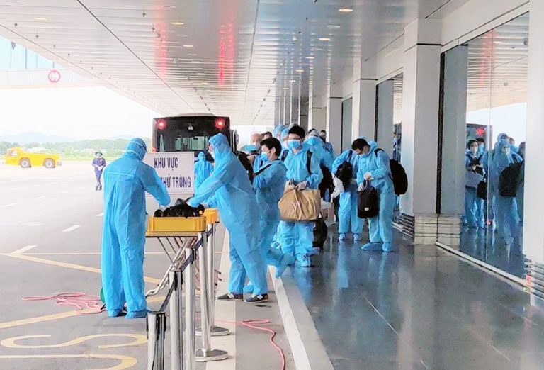 Chỉ yêu cầu xét nghiệm Covid-19 với khách bay từ vùng đỏ Chỉ yêu cầu xét nghiệm Covid-19 với khách bay từ vùng đỏ