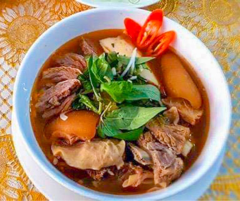 Trưa nay ăn gì: Đầu tuần đổi vị với bún sườn bê vừa ngon vừa lạ