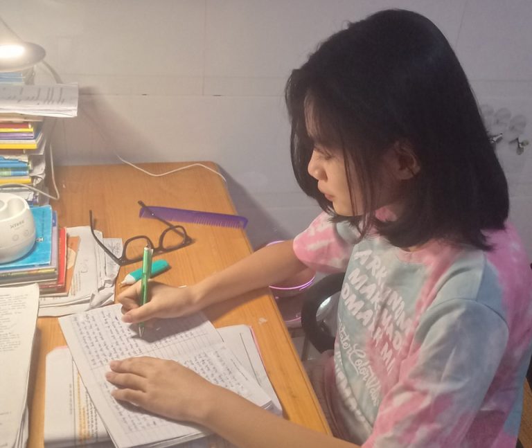 Ở nhà mùa dịch: Sĩ tử chủ động ôn luyện tại nhà trước kỳ thi