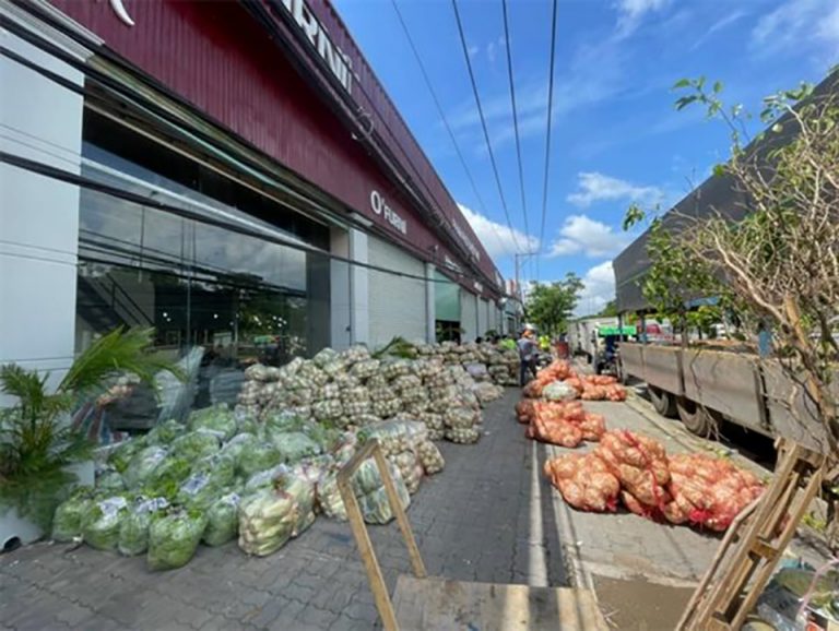 Câu lạc bộ Doanh nhân 2030 trao 26 tấn rau củ cho người lao động