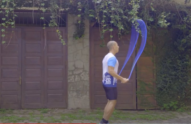 Ở nhà mùa dịch: Bí quyết thay thế chạy bộ bằng bài nhảy dây từ huấn luyện viên