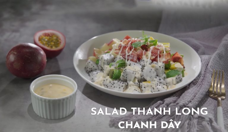 Trưa nay ăn gì: salad thanh long thanh mát, giữ dáng dưỡng da