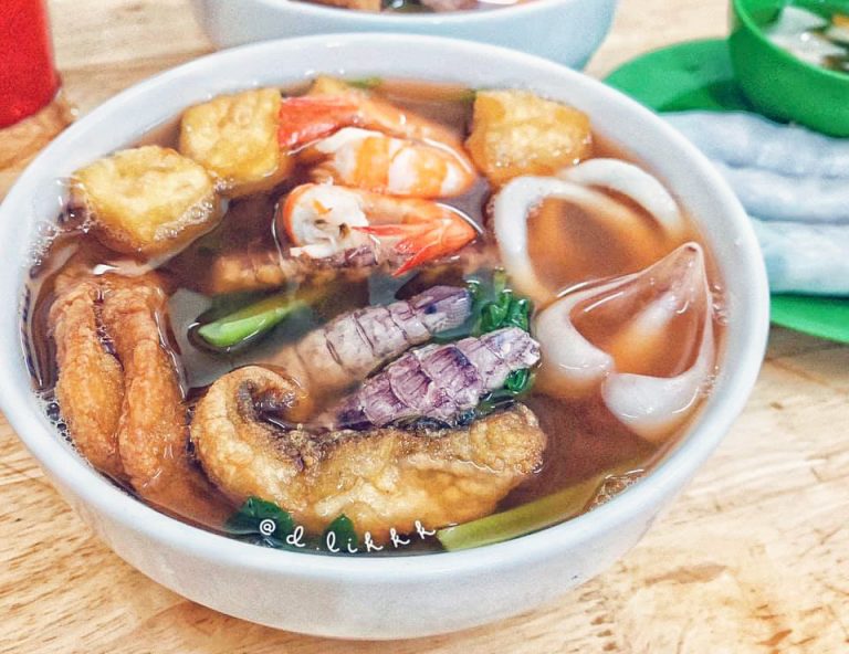 Trưa nay ăn gì: bún hải sản đậm đà hương vị biển