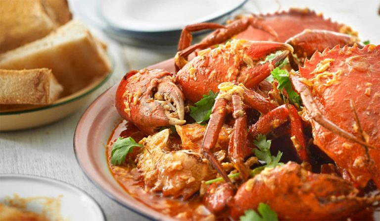 Trưa nay ăn gì: thưởng thức cua sốt ớt trứ danh của đảo quốc sư tử