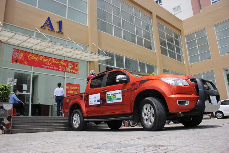 Câu chuyện phía sau những chuyến xe thực phẩm bình ổn lưu động ở TPHCM Câu chuyện phía sau những chuyến xe thực phẩm bình ổn lưu động ở TPHCM