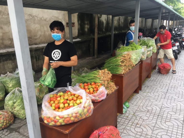 Ở nhà mùa dịch: “Gian hàng 0 đồng” tại chung cư Topaz Home