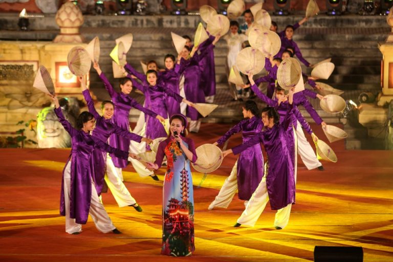 Bản tin Podcast ngày 24-12: Huế đưa du lịch lên mạng để quảng bá