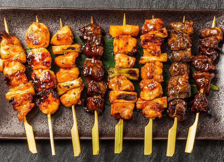 Trưa nay ăn gì: thưởng thức yakitori – tinh hoa ẩm thực đường phố Nhật Bản
