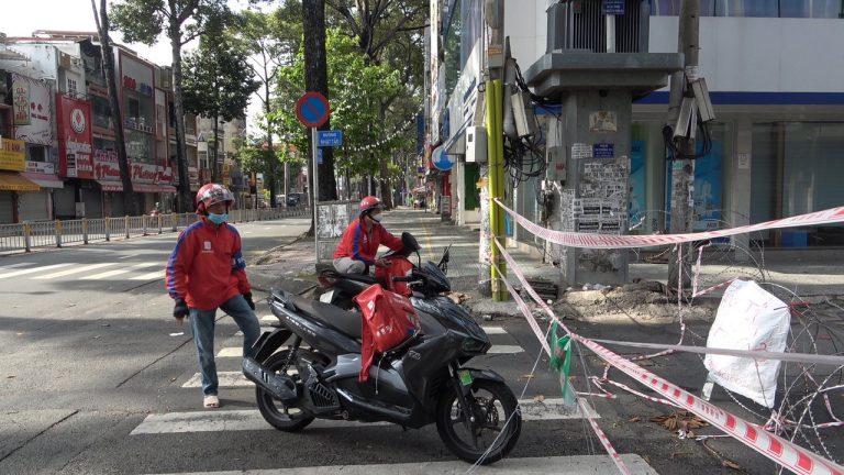 Shipper “trở lại”, người dân TPHCM đỡ lo chuyện chậm giao hàng dù ở vùng nào