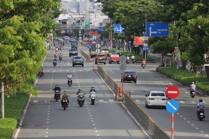 các giải pháp quản lý, điều hành và có những giải pháp hỗ trợ doanh nghiệp hậu Covid-19 để nâng cao năng lực, thu hút đầu tư.