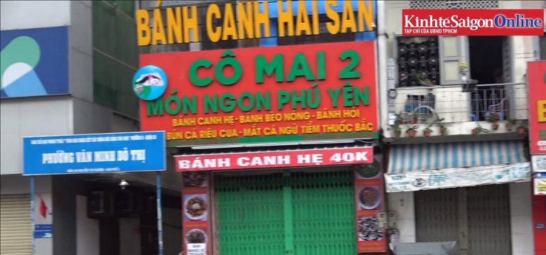 Hàng quán mở cửa cầm chừng, nghe ngóng tình hình Hàng quán mở cửa cầm chừng, nghe ngóng tình hình