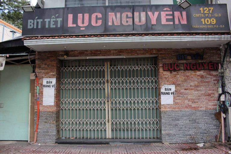 Cửa hàng, hộ kinh doanh “vừa mừng vừa lo” khi mở cửa trở lại