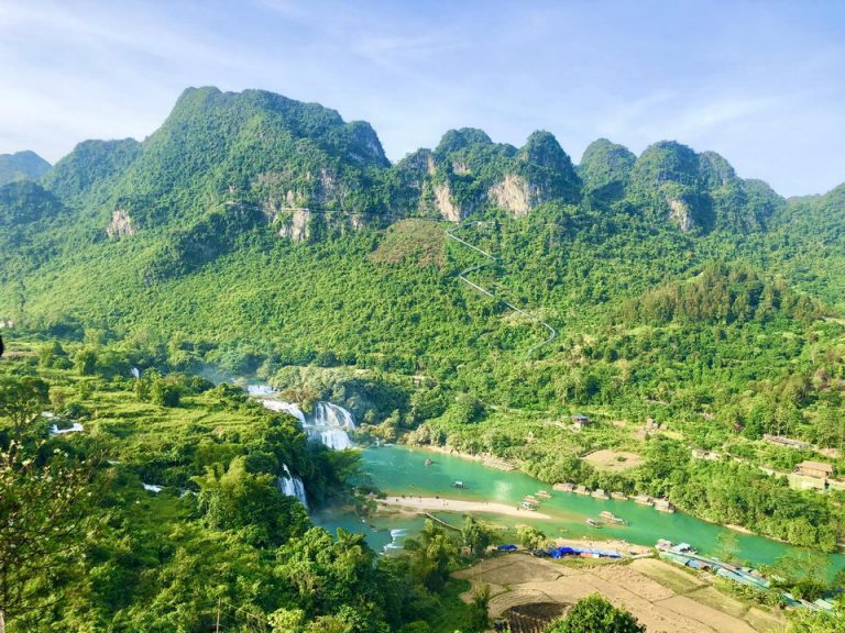 Du lịch giữa mùa dịch: Sức hấp dẫn của thác Bản Giốc