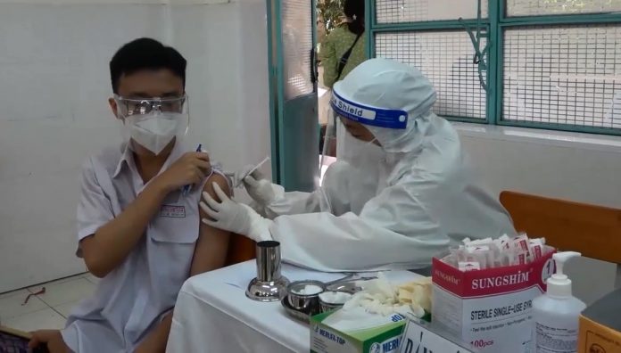 TPHCM bắt đầu tiêm vắc-xin Covid-19 cho trẻ em từ 12-17 tuổi