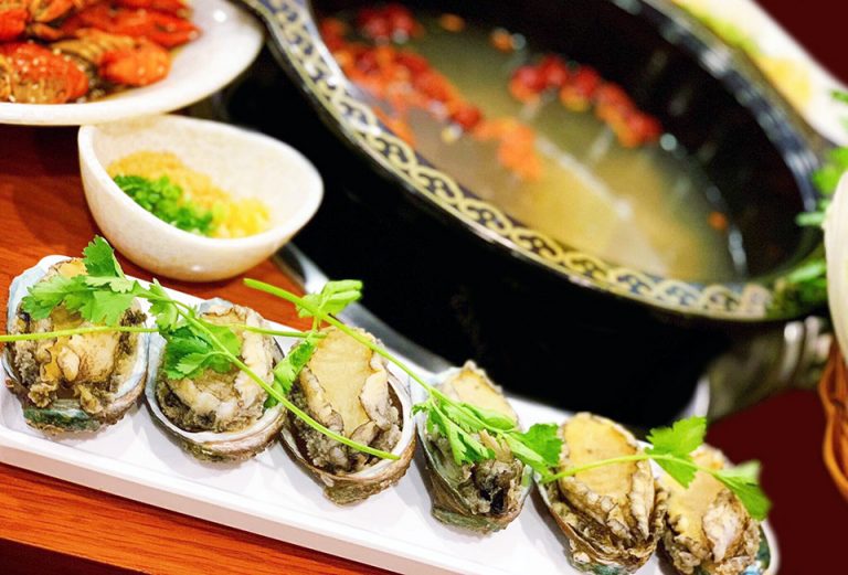 Trưa nay ăn gì: cuối tuần thử món lẩu bào ngư hải sâm bổ dưỡng