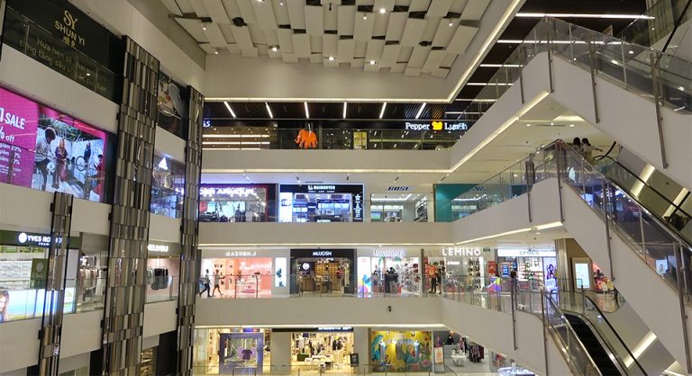Khuyến mãi lớn, trung tâm thương mại vẫn vắng khách dịp lễ độc thân 11-11