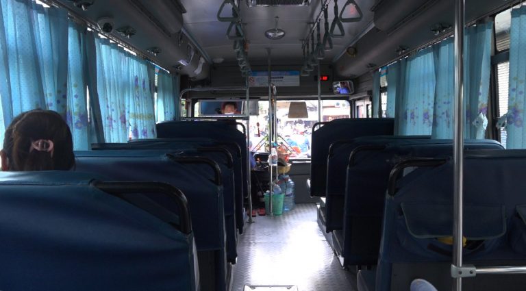 Vắng khách, xe buýt TPHCM chạy hơn 30km chỉ bán được 3 vé