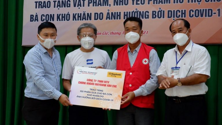 “Saigon Times – Nối vòng tay lớn”: Tiếp sức người dân khó khăn trong giai đoạn “bình thường mới” “Saigon Times – Nối vòng tay lớn”: Tiếp sức người dân khó khăn trong giai đoạn “bình thường mới”