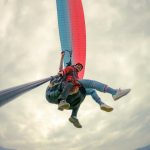 Bay dù lượn ở Đồi Bù, Hà Nội _ Ảnh: Trần Hiếu