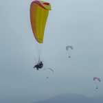 Bay dù lượn ở Đồi Bù, Hà Nội _ Ảnh: Trần Hiếu