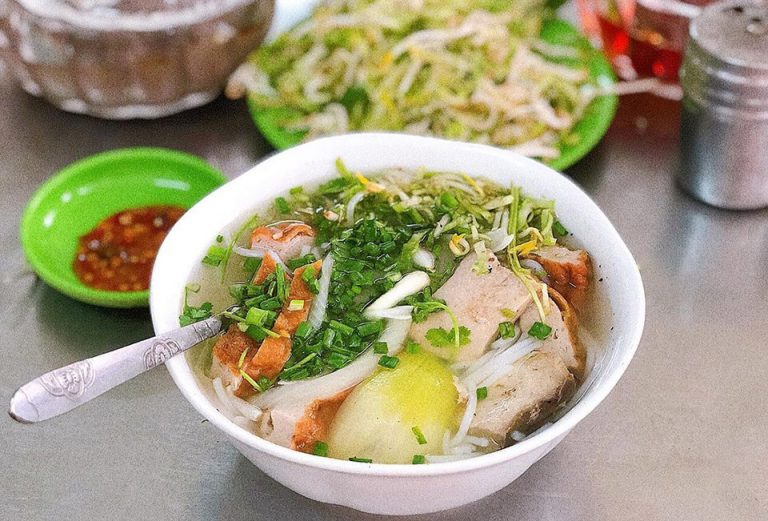 Trưa nay ăn gì: Bún cá dầm đậm đà hương vị biển